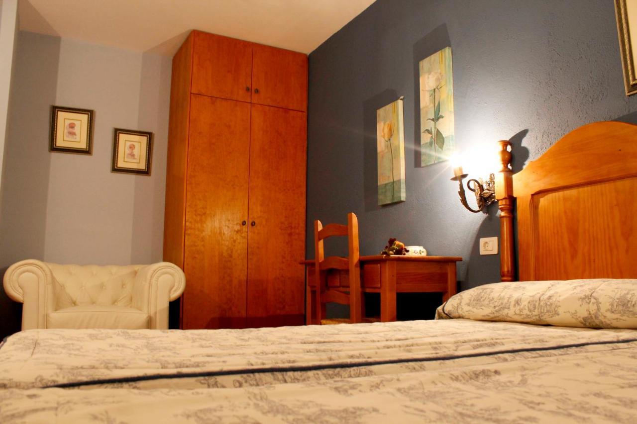 Hostatgeria Sant Jaume Hotel Corachar Bagian luar foto