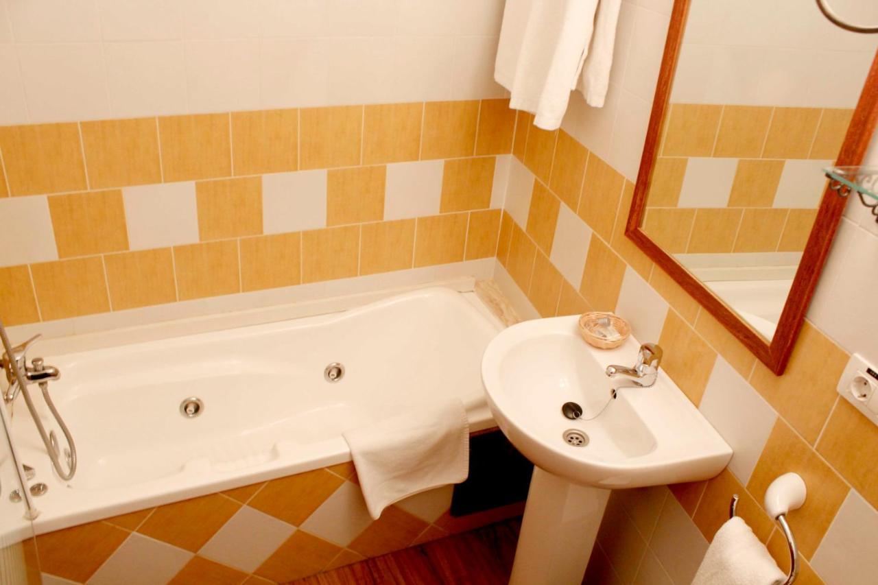 Hostatgeria Sant Jaume Hotel Corachar Bagian luar foto
